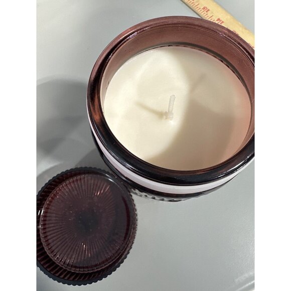 Leoben Co Amber Vanilla Candle Ribbed Glass Jar 18 Oz Vegetable Wax Blend NEW - Picture 7 of 7